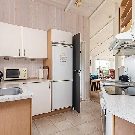 6 Person In Rudkobing-by Traum